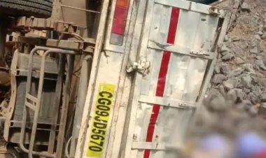 बड़ी ख़बर:तेज रफ्तार पिकअप 20 फीट गड्ढे में गिरी लगभग 15लोगो की मौत की ख़बर,दर्जन भर से ज्यादा घायल