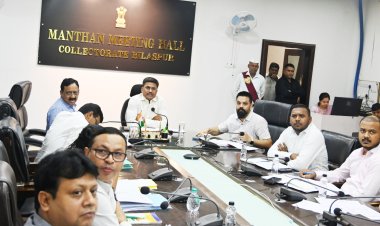 राजस्व प्रकरणों की ढिलाई को लेकर भड़के कलेक्टर अवनीश शरण, तीन नायब तहसीलदारो को नोटिस जारी,15 जून तक सीमांकन कार्य निपटाने दिए निर्देश,कहा राजस्व अधिकार इलेक्शन मोड से बाहर आ जाएं