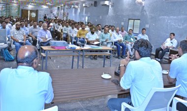 *मतगणना के लिए गणना सुपरवाईजरों, सहायक एवं माइक्रो आब्जर्वर को दिया गया प्रशिक्षण*  *कलेक्टर ने प्रशिक्षण को गंभीरता से लेने एवं तालमेल के साथ कार्य करने किया प्रोत्साहित