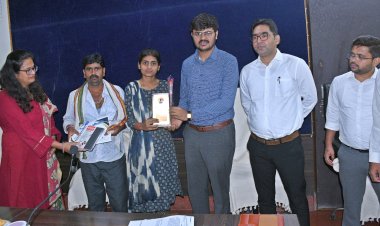 *कलेक्टर ने 10वीं और 12वीं में प्रावीण्य सूची में आने वाले बच्चों से भेंट मुलाकात कर किया सम्मानित