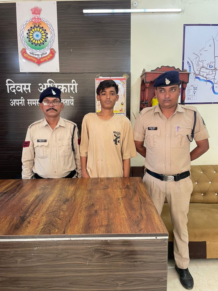 धारदार हथियार लेकर लोगों को डराने धमकाने वाले आरोपी को पुलिस ने किया गिरफ्तार, फरसा जप्त कर आर्म्स एक्ट के तहत की गई कार्रवाई