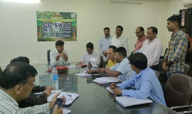 *समितियों के माध्यम से खाद एवं बीज वितरण में तेजी लाएं - कलेक्टर