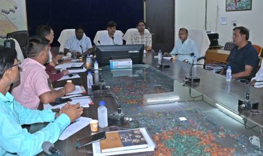 *जीरो शॉर्टेज का लक्ष्य हासिल नहीं करने वाले समिति प्रभारियों पर होगी एफआईआर: कलेक्टर*  *दो दिवस के भीतर समितियों से शेष धान का उठाव करने दिए सख्त निर्देश