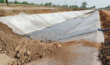 *धनगांव में चल रहे नहर लाइनिंग कार्य में स्लीपर को तोड़कर बनाया गया पुनः नया*  *गुणवत्ता में कमी को लेकर थी शिकायत, कलेक्टर ने लिया संज्ञान