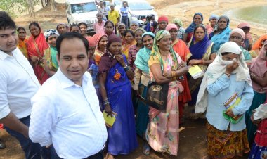 मनरेगा के कार्यों का कलेक्टर ने किया अवलोकन, श्रमिकों से जाना हाल-चाल