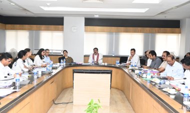 उप मुख्यमंत्री विजय शर्मा ने पंचायत एवं ग्रामीण विकास विभाग की समीक्षा बैठक, कहा पीएम आवासों को कार्ययोजना बनाकर तेजी से पूर्ण किया जाए , ग्राम पंचायतो में बनेंगे महतारी सदन