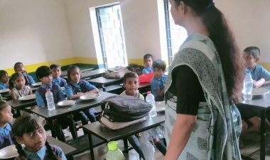 लापरवाही बरतने पर प्रधान पाठक को नोटिस जारी,संयुक्त कलेक्टर ने किया सोढ़ार के प्राथमिक स्कूल का निरीक्षण