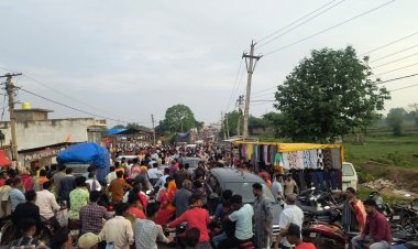 नगर  मे बाजार के पास जाम की समस्या से नहीं मिल रहा है निजात, लोग परेशान