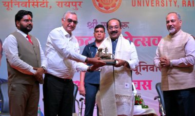 उप मुख्यमंत्री साव सदगुरू प्राकट्य महोत्सव और रावतपुरा सरकार विश्वविद्यालय के स्थापना दिवस समारोह में हुए शामिल