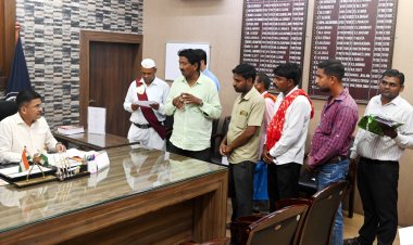 राशन के लिए बार बार बुलाने  व रोज दुकान नहीं खोलने पर दो राशन दुकान निलंबित,कलेक्टर जनदर्शन में मिली ग्रामीणों की शिकायत पर एसडीएम ने की कार्रवाई,एक दर्जन दुकानदारों को नोटिस भी