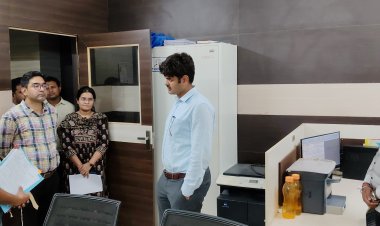 *कलेक्टर ने किया जिला पंचायत कार्यालय का औचक निरीक्षण*  *विभिन्न विकास कार्यों को निर्धारित समय सीमा में पूरा करने के दिए निर्देश