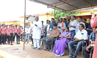 *कलेक्टर एवं विधायक ने ‘‘एक पेड़ मां के नाम’’ के संदेश के साथ लगाए पौधे*  *आमजनों को पौधारोपण कर पर्यावरण संरक्षण का दिया संदेश