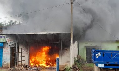 बड़ी ख़बर:शॉर्ट सर्किट से जनरल स्टोर में लगी आग, नगद के साथ लाखों की सामान जलकर खाक