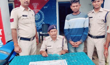 *देशी पिस्टल की बिक्री करने मध्यप्रदेश से छत्तीसगढ़ आया आरोपी पुलिस की गिरफ्त में*  *आरोपी के कब्जे से एक देशी पिस्टल और एक बिना नम्बर के अपाचे मोटरसाइकिल भी बरामद