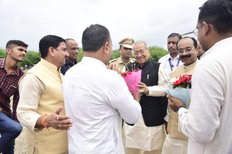 पं. सुंदरलाल शर्मा विश्वविद्याल के दीक्षांत समारोह में शामिल होने बिलासपुर पहुंचे राज्यपाल हरिचंदन, एवं मुख्यमंत्री साय हेलीपेड में हुआ भव्य स्वागत, देखिए तस्वीरें