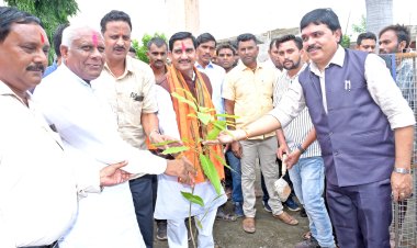 *जिले में परंपरागत् रूप से उत्साह के साथ मनाया गया हरेली पर्व*  *केंद्रीय राज्य मंत्री तोखन साहू हुए शामिल,कहा हमारी परम्परा एवं संस्कृति में हरेली त्यौहार का विशेष महत्व