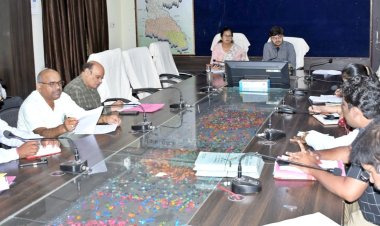 *अधिकारियों की समीक्षा बैठक में कलेक्टर राहुल देव ने कहा* *अनाधिकृत रूप से अनुपस्थित एवं कर्तव्य विमुख शासकीय सेवकों के विरूद्ध प्रभावी कार्यवाही करें*