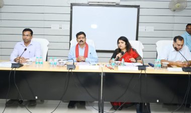 उप मुख्यमंत्री विजय शर्मा ने की पंचायत एवं ग्रामीण विकास विभाग के कार्यों की समीक्षा, कहा शासन की सभी योजनाएं धरातल पर दें दिखाई, पीएम आवास योजना को कार्ययोजना बनाकर तेजी से पूर्ण किया जाए