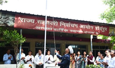 जनसंपर्क संचालनालय में हर्षोल्लास के साथ मनाया गया स्वतंत्रता दिवस, आयुक्त मयंक श्रीवास्तव ने किया ध्वजारोहण
