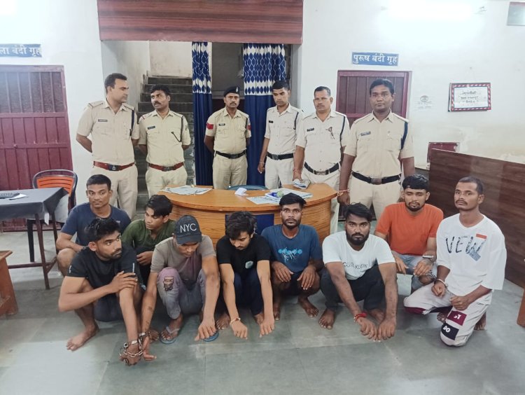 पुलीस कर्मियो से मारपीट 10 गिरफ्तार,देर रात नशे की हालत में डीजे में बजाकर माहौल खराब कर रहें थे युवक, पुलीस पेट्रोलिंग पार्टी ने रोका तो करने लगे मारपीट,गाड़ी में भी पथराव