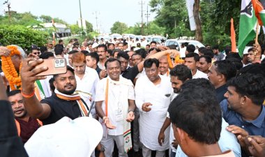 सडढू में पंकज शर्मा के नेतृत्व में न्याय-यात्रा का गाड़ी के भव्य काफिला साथ स्वागत किया गया