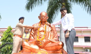*कलेक्टर एवं एसपी ने राष्ट्रपिता महात्मा गांधी की प्रतिमा पर माल्यार्पण कर किया नमन