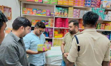 *राजस्व एवं पुलिस विभाग की संयुक्त टीम ने पटाखा दुकानों का किया निरीक्षण