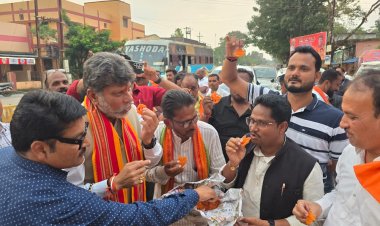 भाजपा प्रदेश अध्यक्ष ने जलेबी खिलाकर दी बधाई; हरियाणा में Bjp की ऐतिहासिक जीत, छत्तीसगढ भाजपा में जश्न का माहौल,