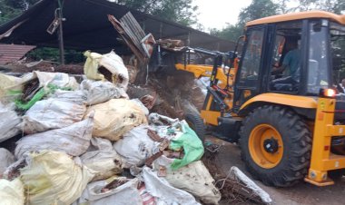 *जिला प्रशासन का चला बुलडोजर, शासकीय भूमि से अवैध कब्जा को हटाने संरचना को तोड़ने की गई कार्रवाई