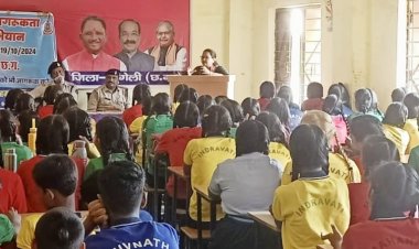 छात्रों को साइबर ठग से सुरक्षित रहने दिए गए महत्वपूर्ण जानकारी..  साइबर जागरूकता पखवाड़ा के अंतिम दिवस सरगांव के स्वामी आत्मानंद स्कूल के छात्र-छात्राओं को दी गई महत्वपूर्ण जानकारी