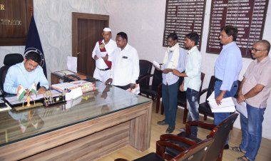 साप्ताहिक जनदर्शन में कलेक्टर ने सुनी लोगों की समस्याएं