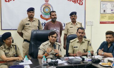 	धान उपार्जन केन्द्र गुरूवाईनडबरी में हुये 9168374 रूपये (इंक्यानबे लाख अड़सठ हजार तीन सौ चौहत्तर रूपये) के फर्जीवाड़ा का मुख्य आरोपी रामदास बंजारा गिरफ्तार