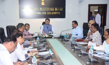 हर विकासखंड में दो - दो पशु आश्रय केन्द्र संचालित करने का निर्णय,सड़कों से हटाकर इन आश्रय केन्द्रों में रखे जाएंगे आवारा पशुओं को, जिला पशु कल्याण समिति की बैठक