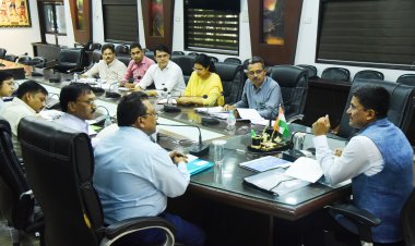 किसानों की आमदनी बढ़ाने वाली फ्लैगशीप योजनाओं की कलेक्टर ने की समीक्षा*