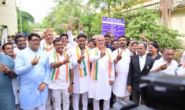 प्रदेश अध्यक्ष दीपक बैज और पूर्व मुख्यमंत्री भूपेश बघेल के साथ रायपुर दक्षिण से कांग्रेस प्रत्याशी आकाश शर्मा ने हज़ारो समर्थको के साथ नामांकन दाखिल किया