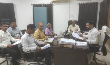 *उप जिला निर्वाचन अधिकारी ने ली राजनीतिक दलों की बैठक*