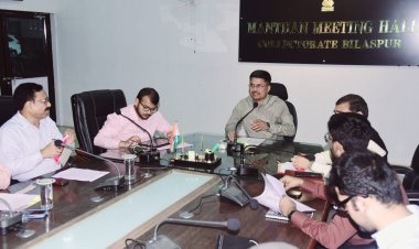 कॉलोनी में गरीबों के लिए आरक्षित भूमि का करें सत्यापन, कलेक्टर ने की टीएल बैठक में लंबित प्रकरणों की समीक्षा*