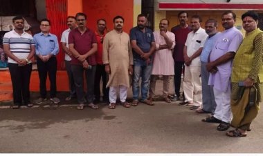 कलेक्ट्रेट में पदस्थ क्लर्क के सुसाइड केस का मामला: ब्राह्मण समाज ने खोला मोर्चा, दोषियों की गिरफ्तारी की मांग, राजभवन जाकर सौंपा ज्ञापन