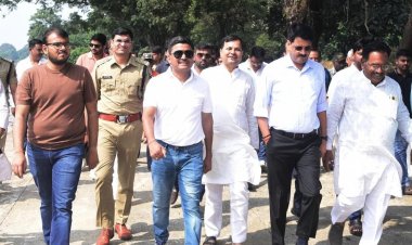 कलेक्टर - एसपी ने लिया छठ घाट की तैयारियों का जायज़ा*,सुरक्षा, पार्किंग सहित तमाम व्यवस्था सुनिश्चित करने दिए निर्देश