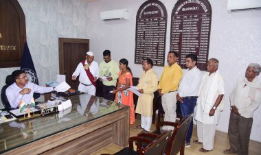 साप्ताहिक जन दर्शन: कलेक्टर ने सुनी लोगों की समस्याएं