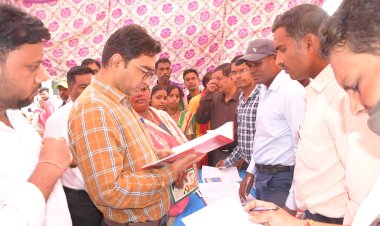 ग्राम अमोरा में जिला स्तरीय जनसमस्या निवारण शिविर का आयोजन,363 आवेदन प्राप्त हुए,45 का किया गया मौके पर निराकरण