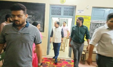 कलेक्टर  और निगम कमिश्नर देर रात  मतदान केंद्र का निरीक्षण करने निकले, 13 नवंबर को दक्षिण विधानसभा उप चुनाव का होना है मतदान