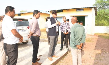 *कलेक्टर ने सिलतरा में प्लास्टिक वेस्ट मैनेजमेंट इकाई का किया अवलोकन*  *शीघ्र प्रारंभ करने दिए निर्देश