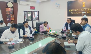 *कलेक्टर ने टीएल बैठक में की धान खरीदी की समीक्षा, कलेक्टर ने सभी नोडल अधिकारियों को खरीदी केंद्रों का निरीक्षण करने दिए निर्देश*