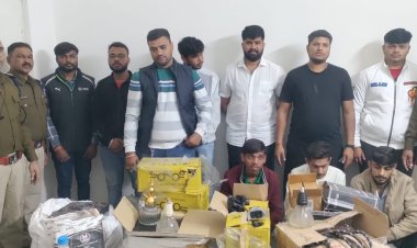 *कॉलोनी में चल रहा था हुक्का बार शिकायत के बाद पुलिस की कार्रवाई, नाबालिग सहित 12 पकड़ाए*