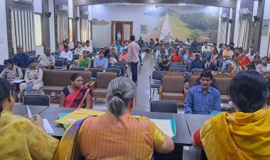 *महिला आयोग की सुनवाई:  क्लर्क ने  नौकरी लगाने का झांसा देकर पैसा लिया,नौकरी समाप्त करने की अनुशंसा के भय से 1 लाख रूपये देने हुआ तैयार*