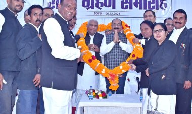 *डिप्टी सीएम अधिवक्ता संघ के शपथ ग्रहण समारोह में हुए शामिल*  *जिला एवं सत्र न्यायालय में ई-लाइब्रेरी की घोषणा*