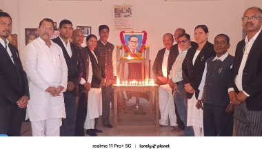 *महापरिनिर्वाण दिवस पर बीआर आंबेडकर को दी गई श्रद्धांजलि