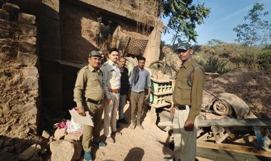 बड़ी ख़बर: लीज क्षेत्र के बाहर संचालित हो रहा था क्रशर मशीन,अफसरों ने किया सील,अवैध खनिज परिवहन करते 9 वाहन जब्त