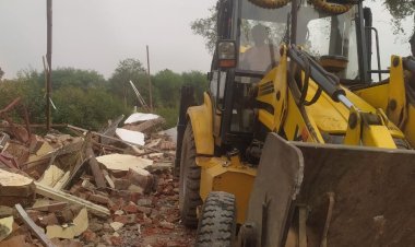 *कुख्यात अपराधी रंजन गर्ग के खिलाफ़ शासकीय भूमि मे अतिक्रमण पर प्रशासन की ताबड़तोड़ कार्रवाई*